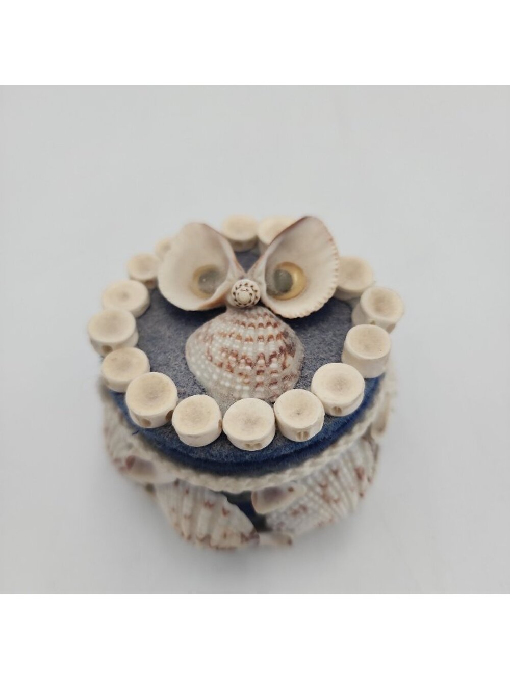 Vintage Sea shell Round Trinket Box Jewelry Keepsake Box Seashell 2.5"